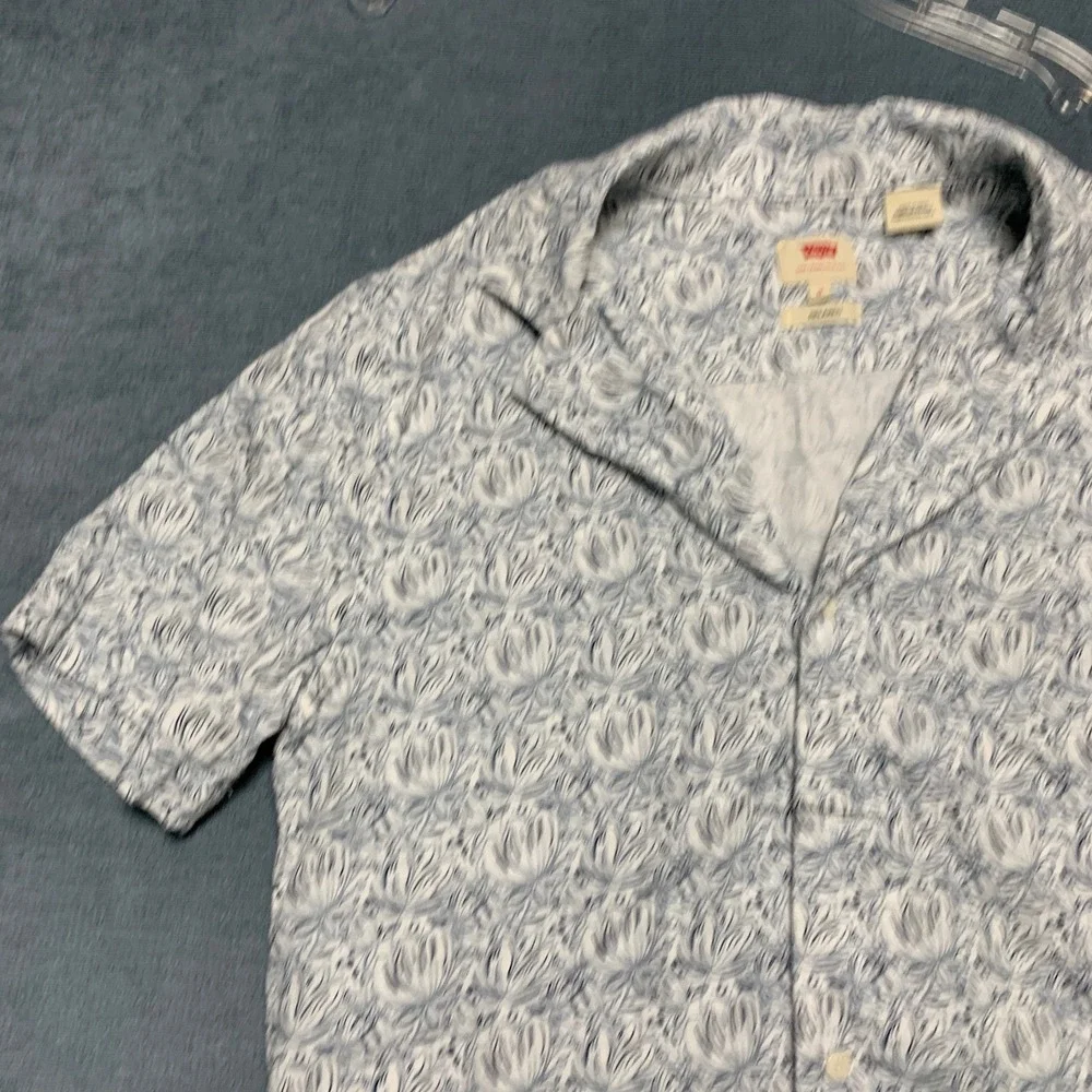 Levi's Camp Shirt Mens Medium White Blue Floral Botanical Beachwear Relaxed Fit